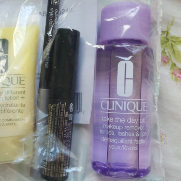 Clinique Cosmetic set & Makeup case bag - Picture 6 of 11